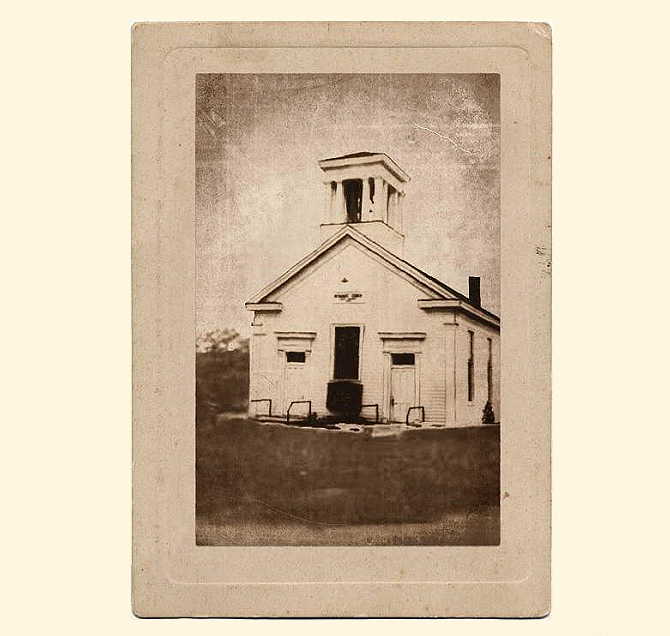 Historic photo of the chapel from early 1900s